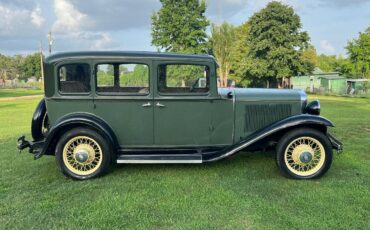 Dodge-sedan-1931-green-12