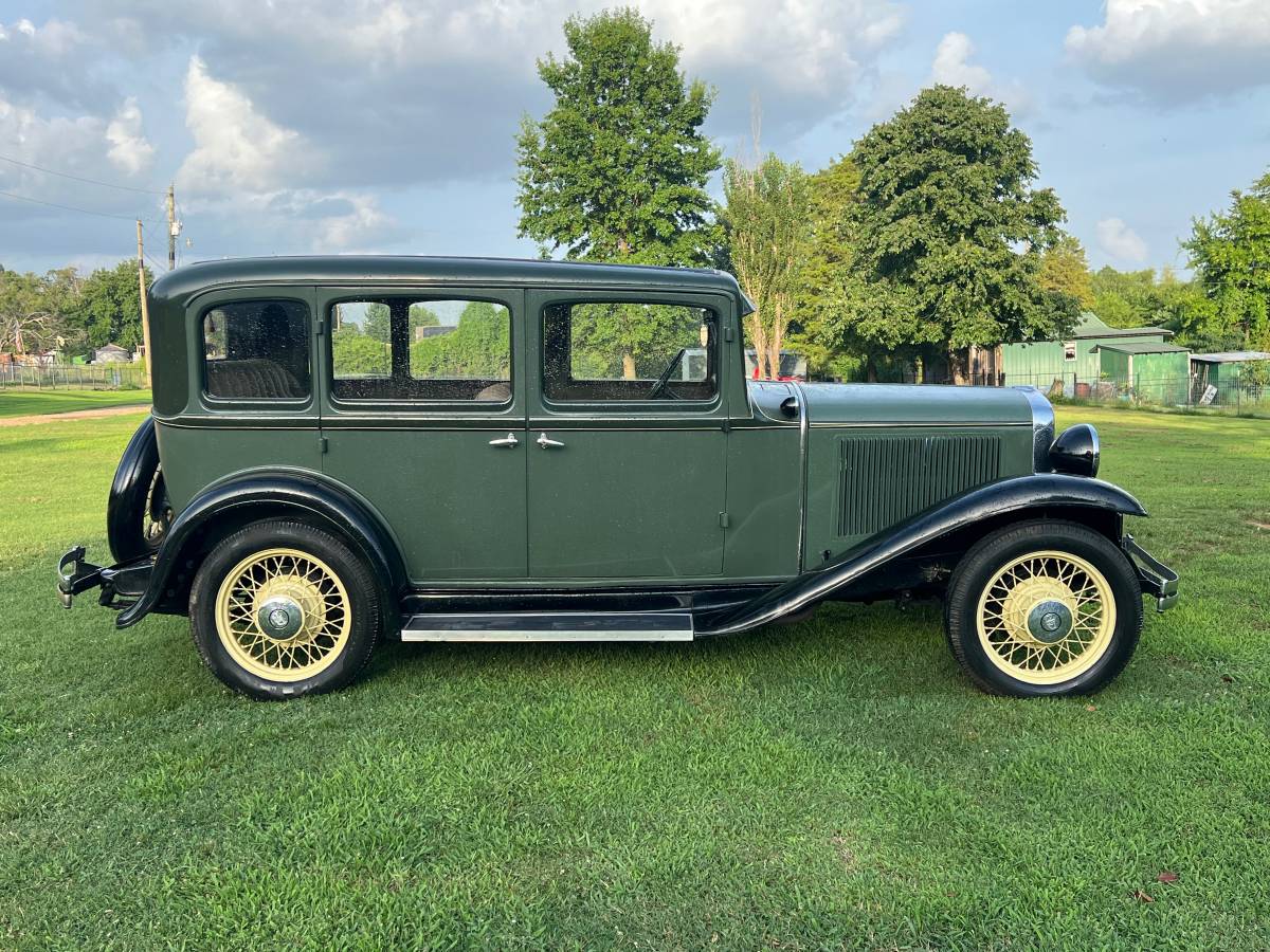 Dodge-sedan-1931-green-12