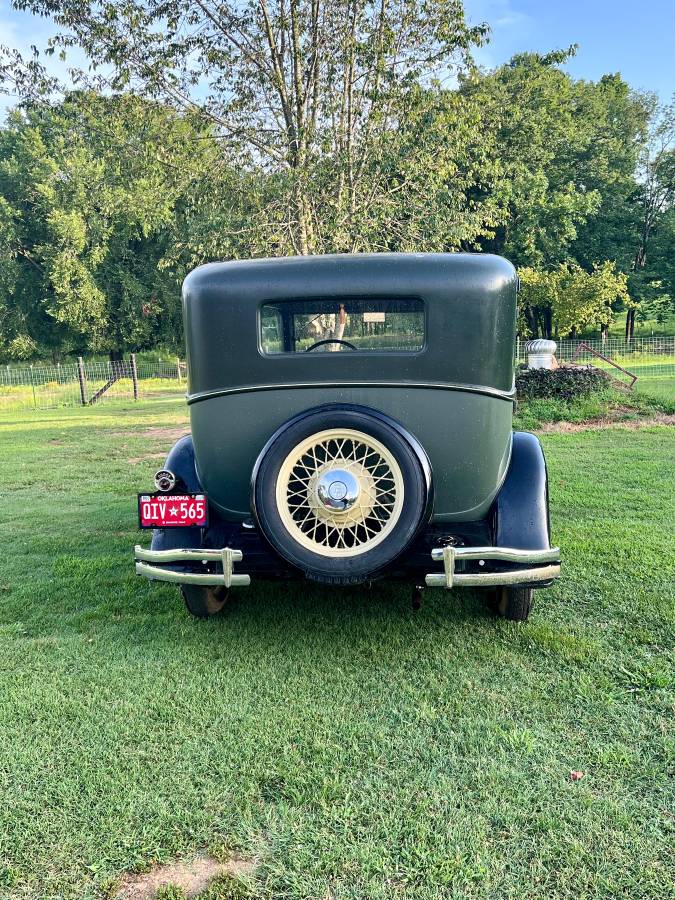 Dodge-sedan-1931-green-13