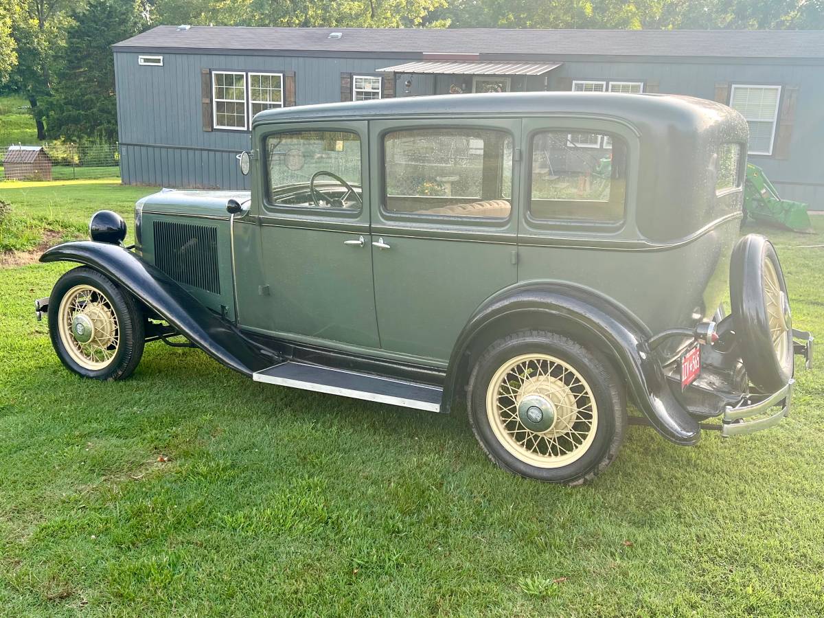 Dodge-sedan-1931-green-15