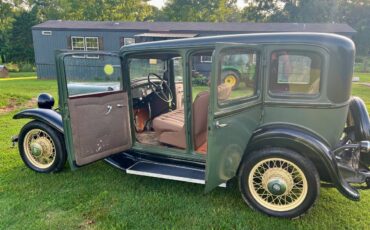Dodge-sedan-1931-green-18