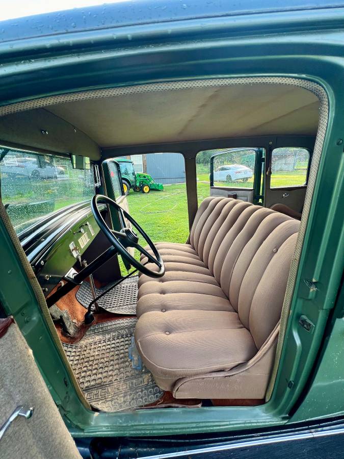 Dodge-sedan-1931-green-2