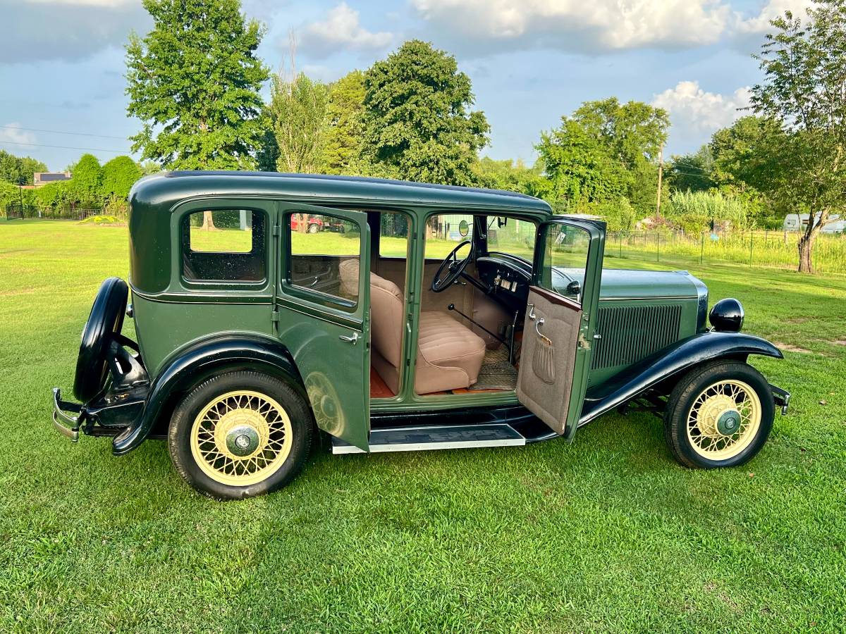 Dodge-sedan-1931-green-9