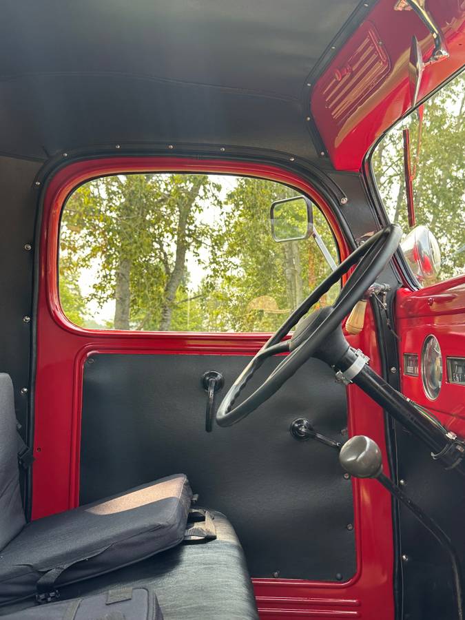 Dodge-stake-truck-1947-red-16