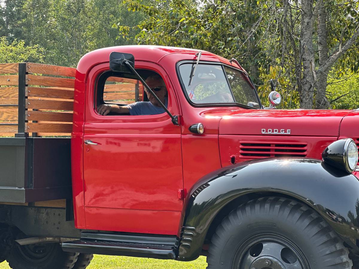 Dodge-stake-truck-1947-red-3