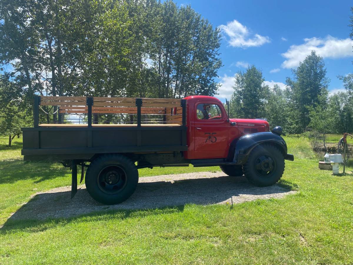 Dodge-stake-truck-1947-red-5
