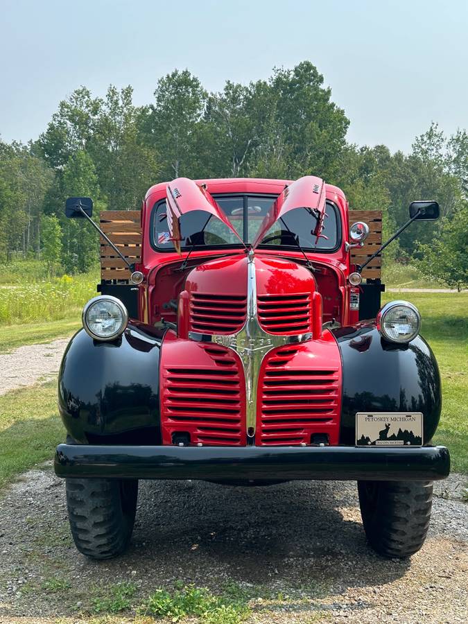 Dodge-stake-truck-1947-red