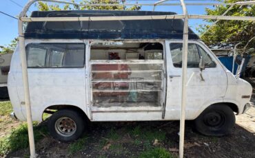 Dodge-tradesman-1972-white-1