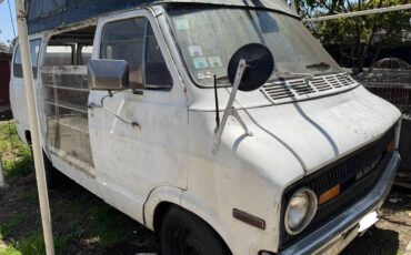Dodge-tradesman-1972-white