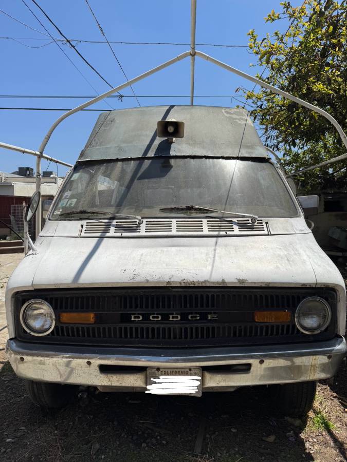 Dodge-tradesman-1972-white-8