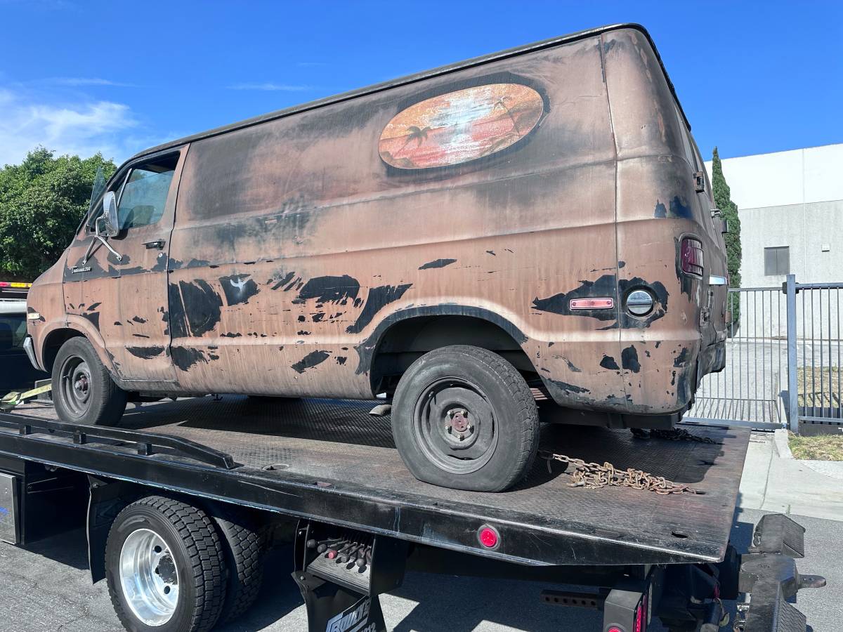 Dodge-van-1975-brown-1