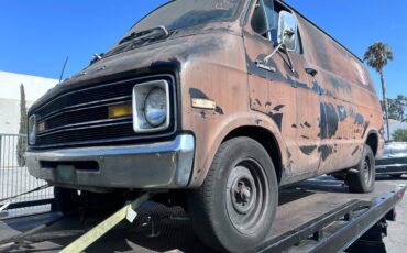 Dodge-van-1975-brown-2