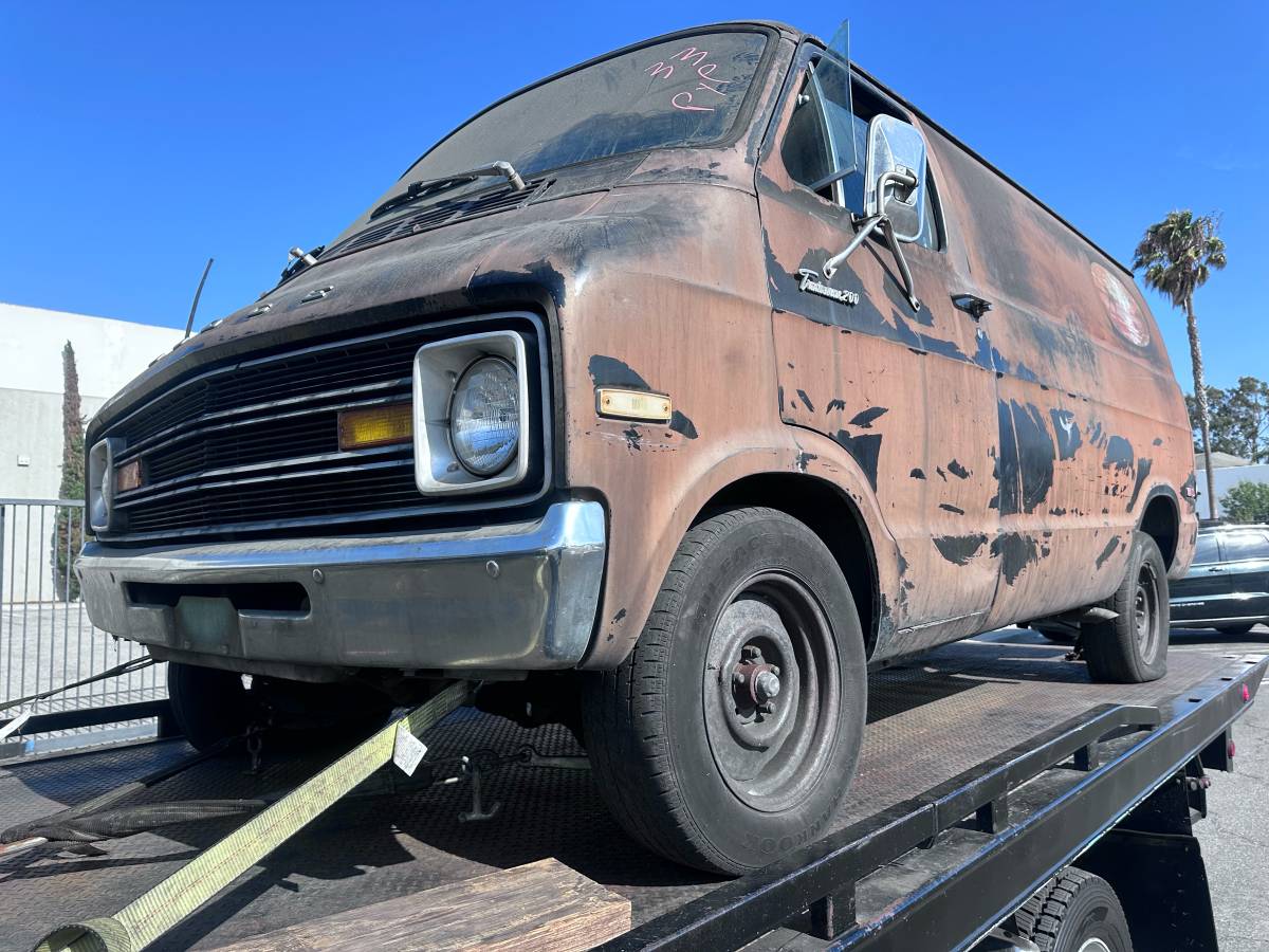 Dodge-van-1975-brown-2