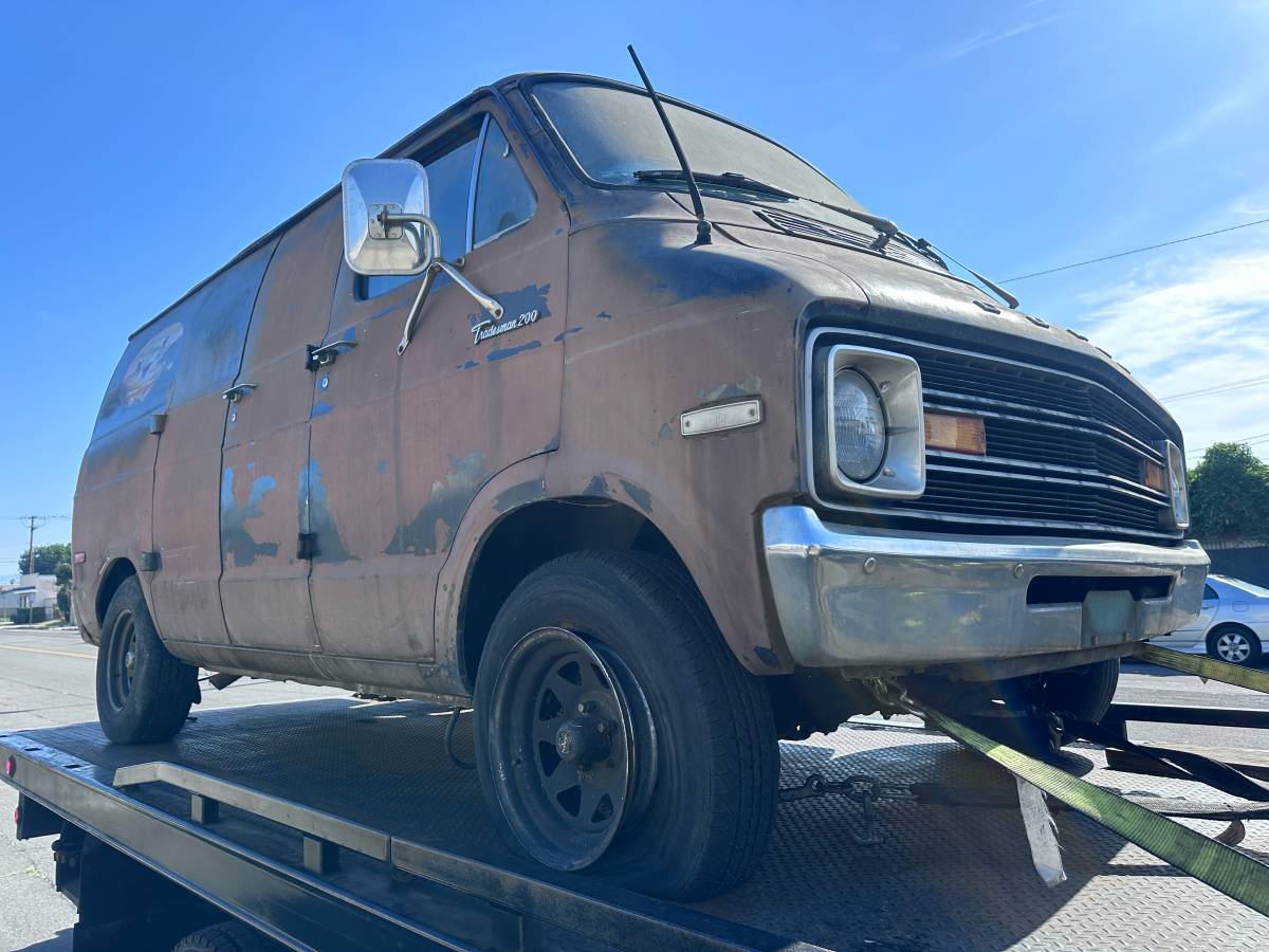 Dodge-van-1975-brown-3