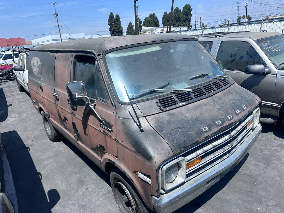 Dodge-van-1975-brown-5