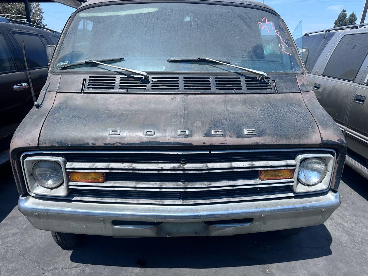 Dodge-van-1975-brown-6