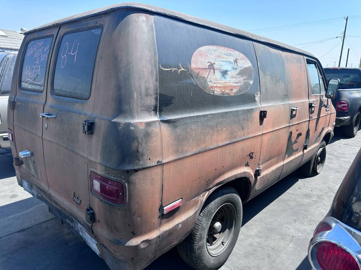 Dodge-van-1975-brown-8
