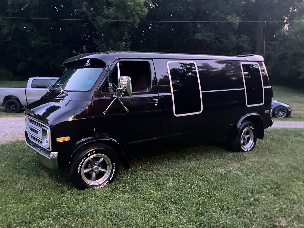 Dodge-van-b200-1977-black-1