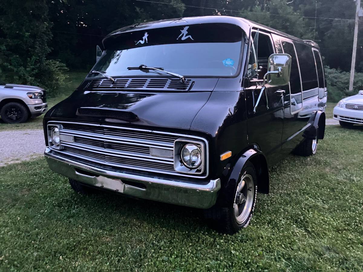 Dodge-van-b200-1977-black-2