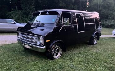 Dodge-van-b200-1977-black