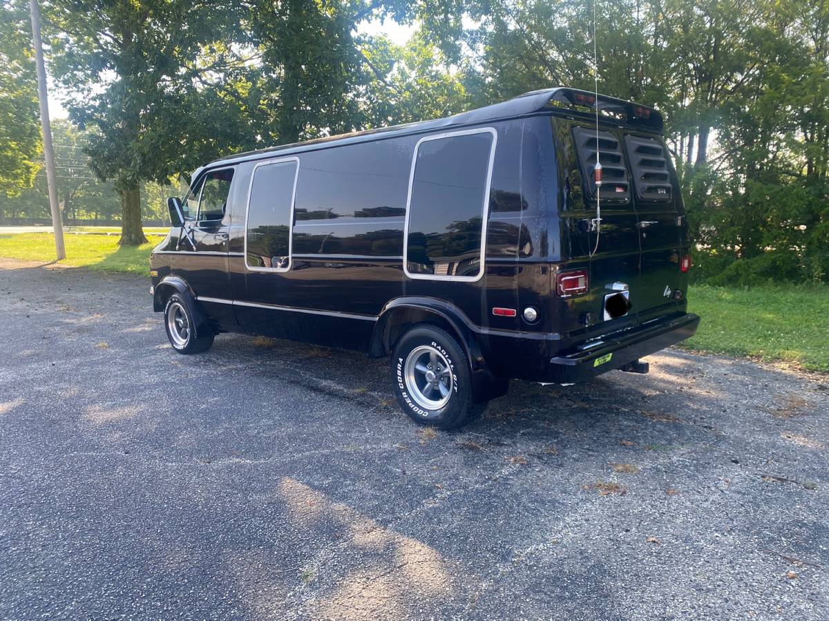 Dodge-van-b200-1977-black-5