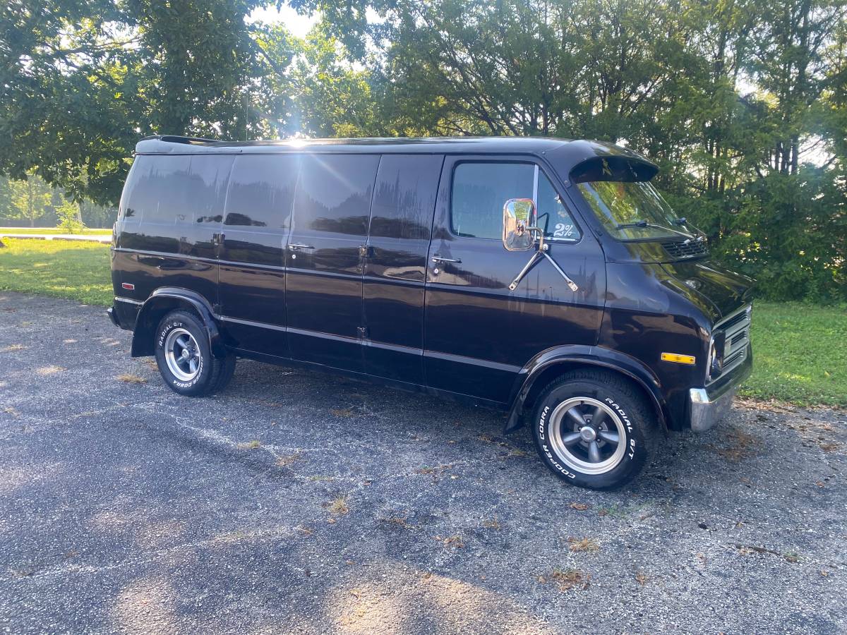 Dodge-van-b200-1977-black-7