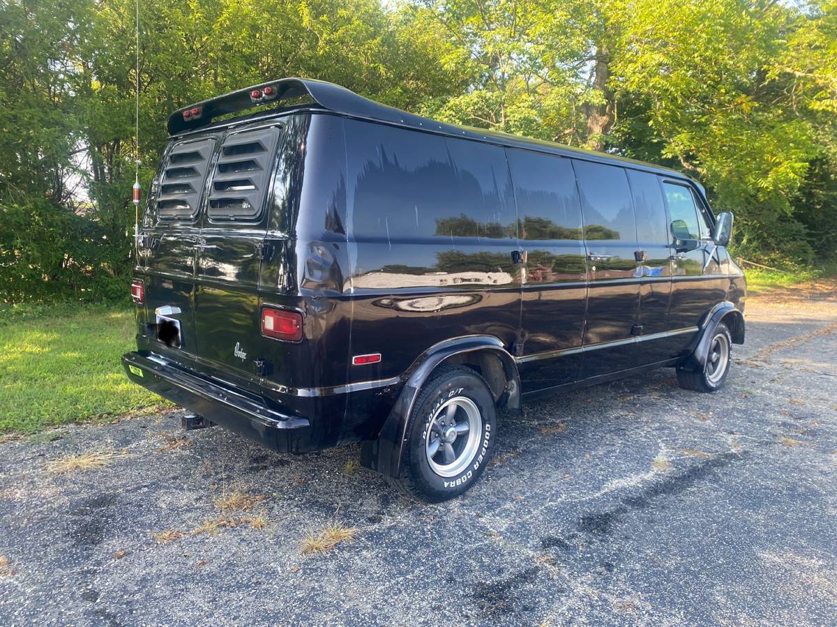 Dodge-van-b200-1977-black-8