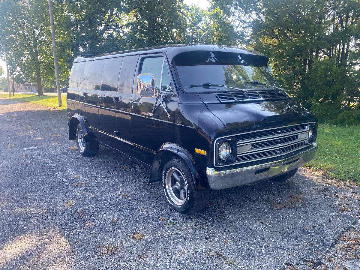 Dodge-van-b200-1977-black-9