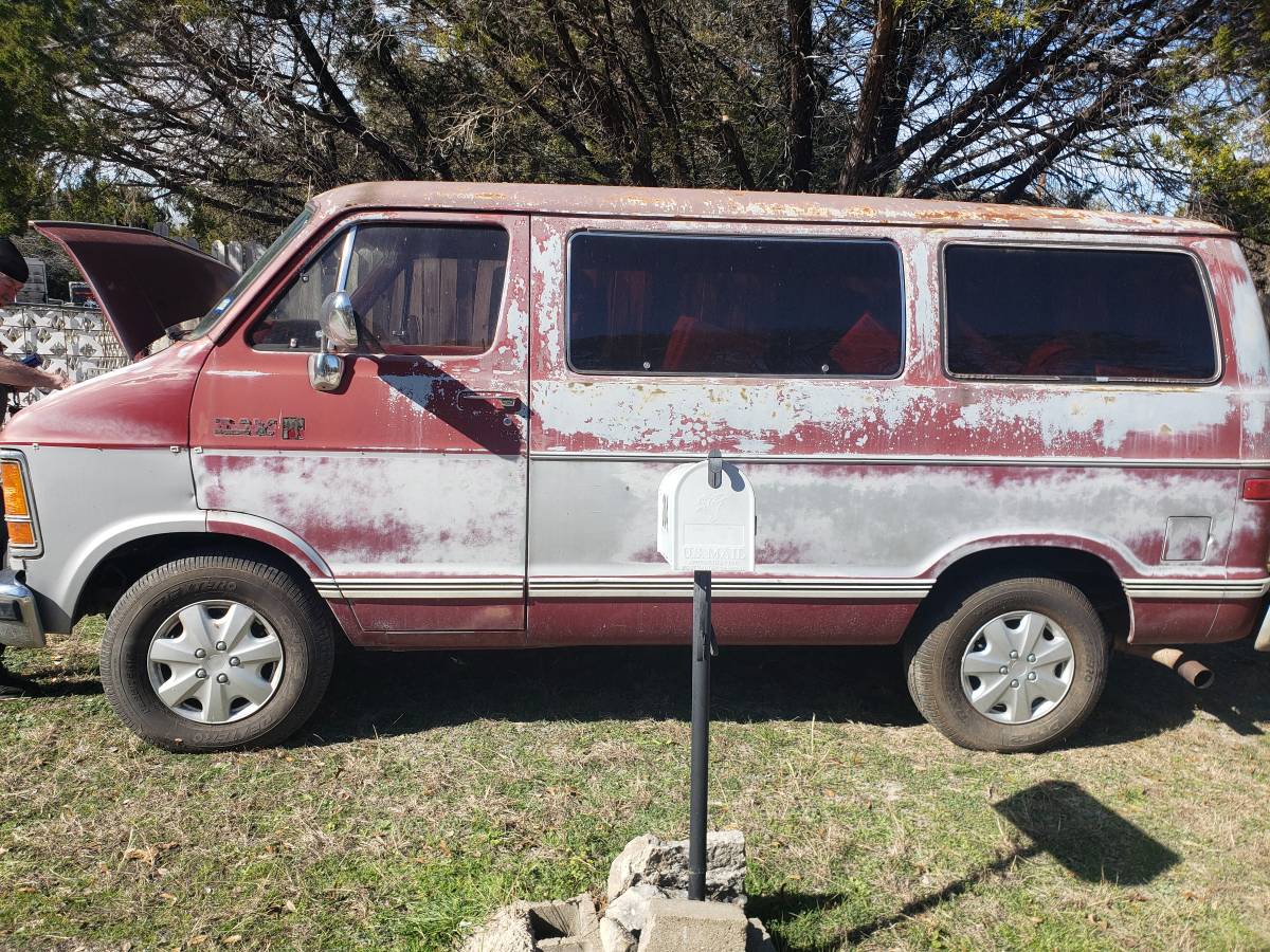 Dodge-van-rmw-1987-red-2