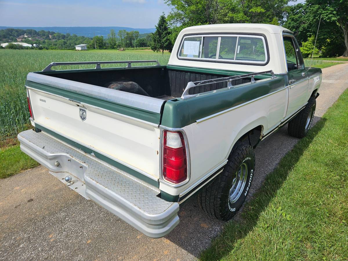 Dodge-w-10-1978-green-4