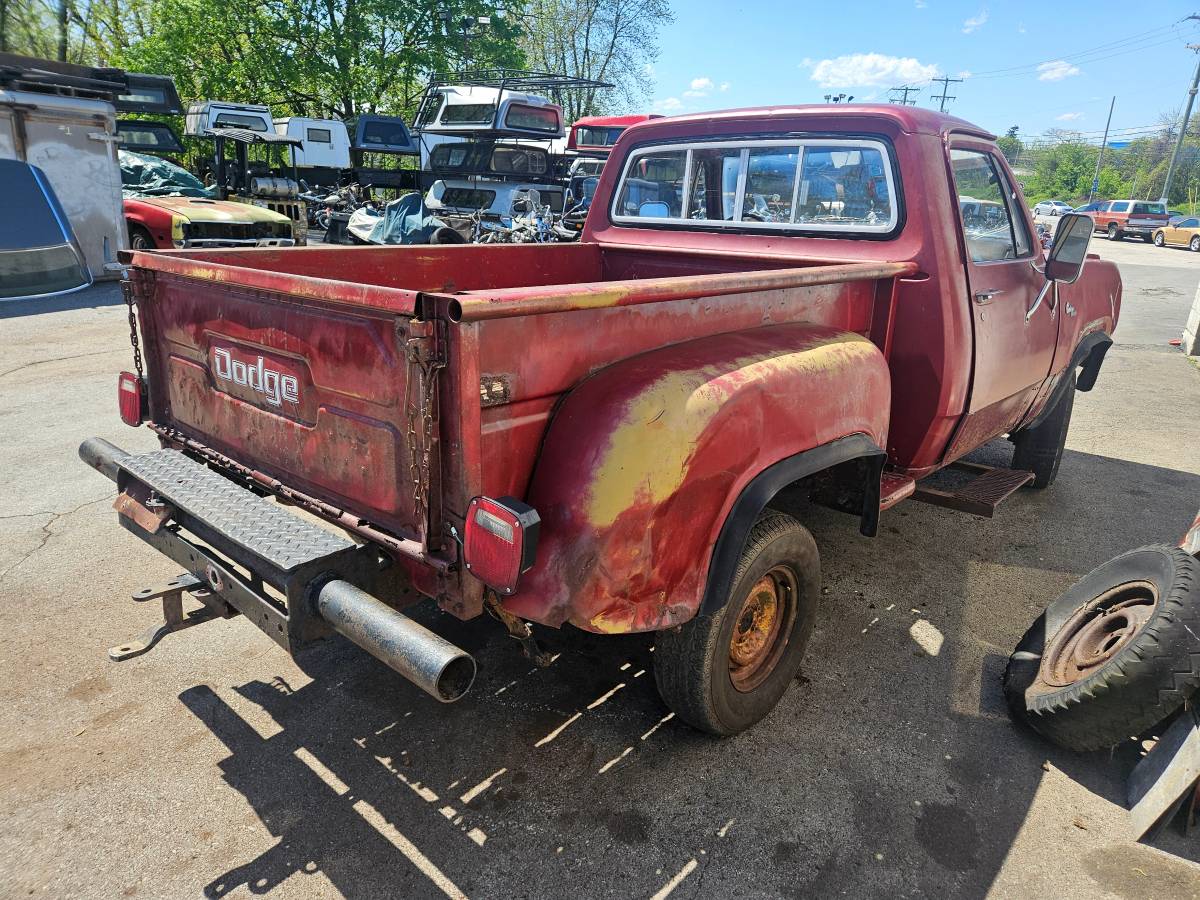 Dodge-w-150-1978-red-10
