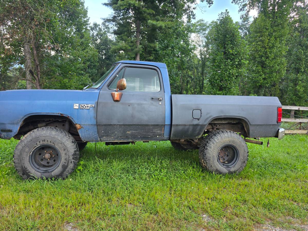 Dodge-w-150-1987-3
