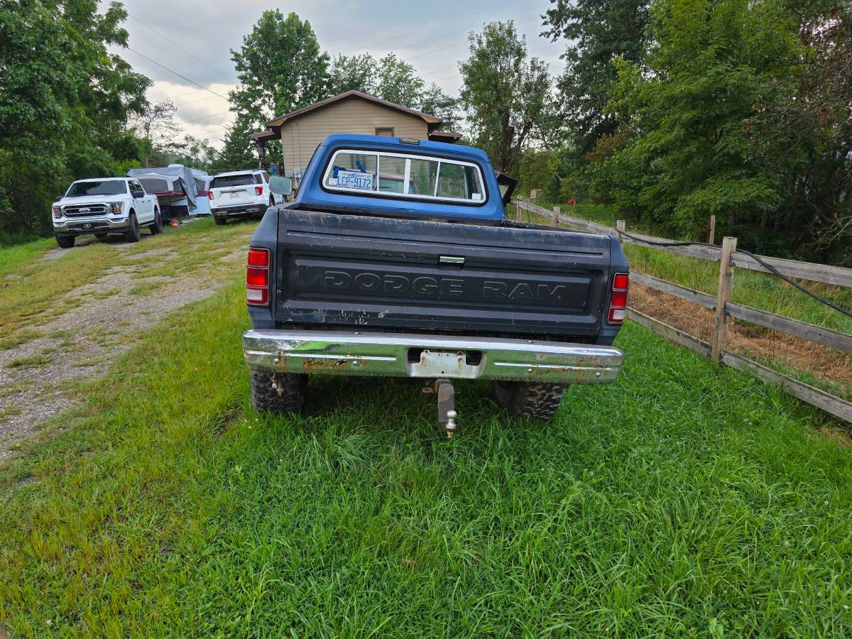 Dodge-w-150-1987-9
