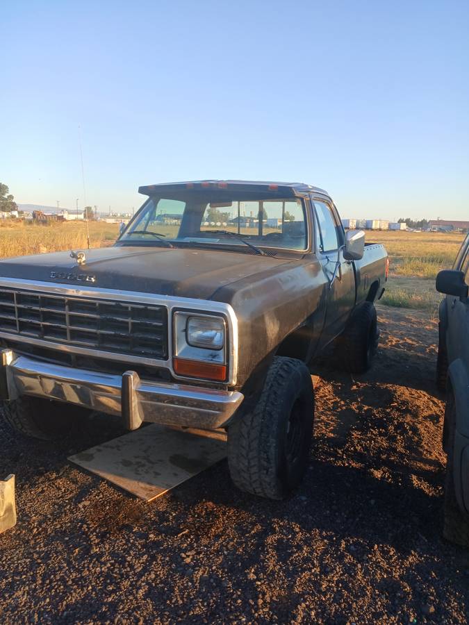 Dodge-w-series-1985