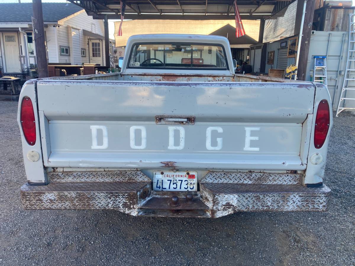 Dodge-w100-1969-grey-4