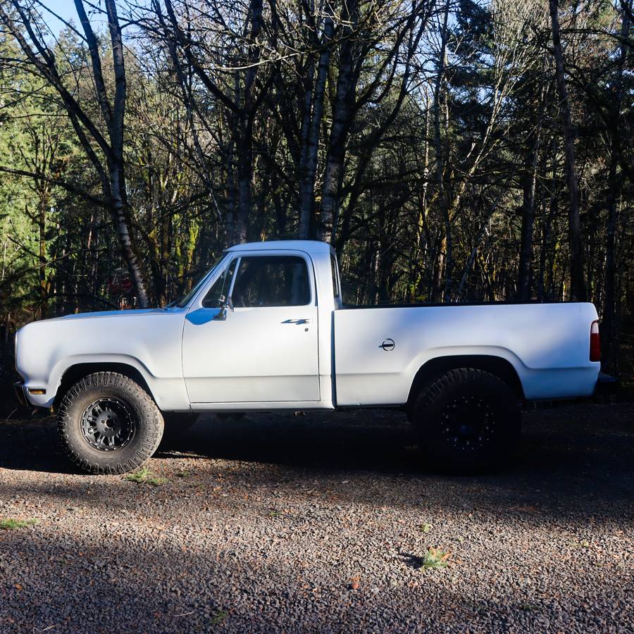 Dodge-w150-1978-white-10