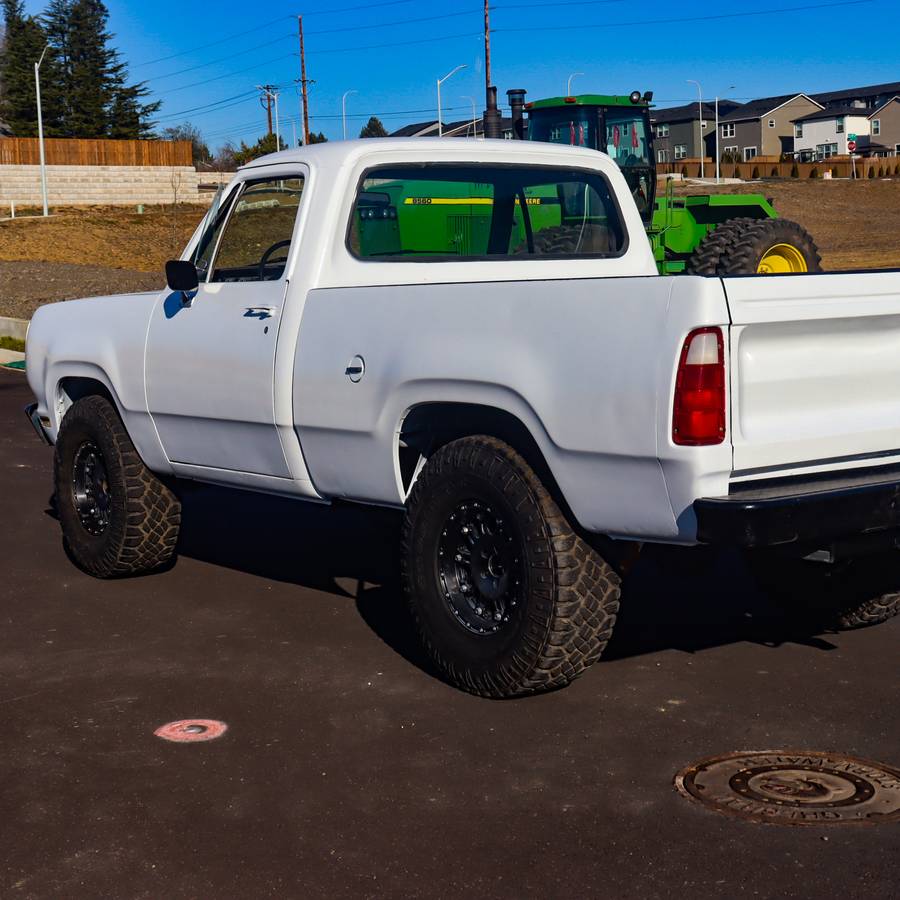Dodge-w150-1978-white-17