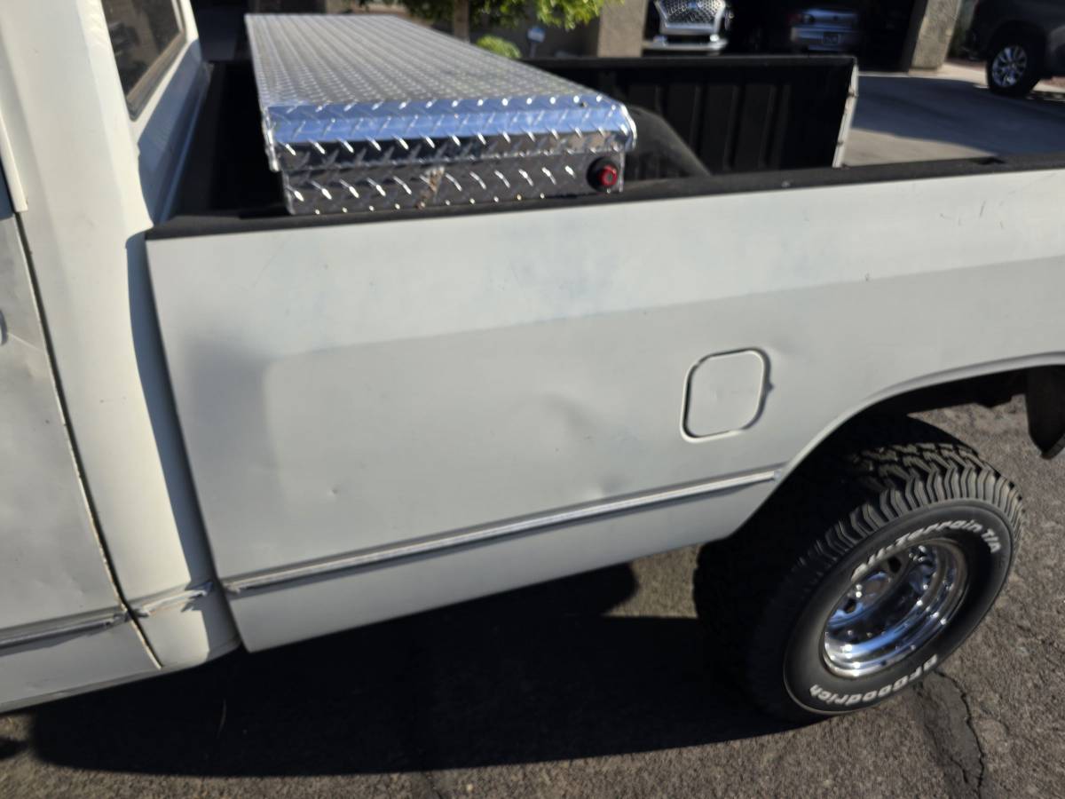 Dodge-w150-1984-white-13
