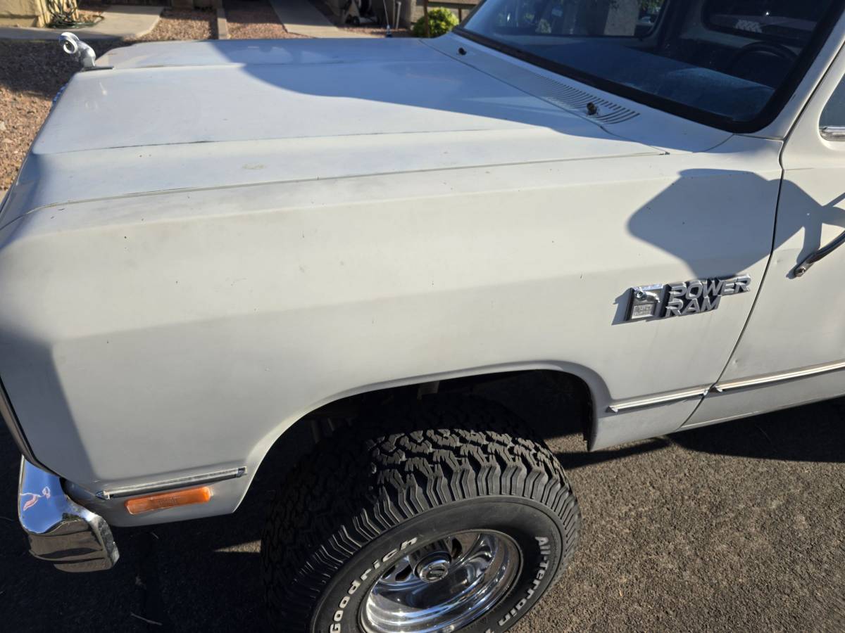 Dodge-w150-1984-white-15