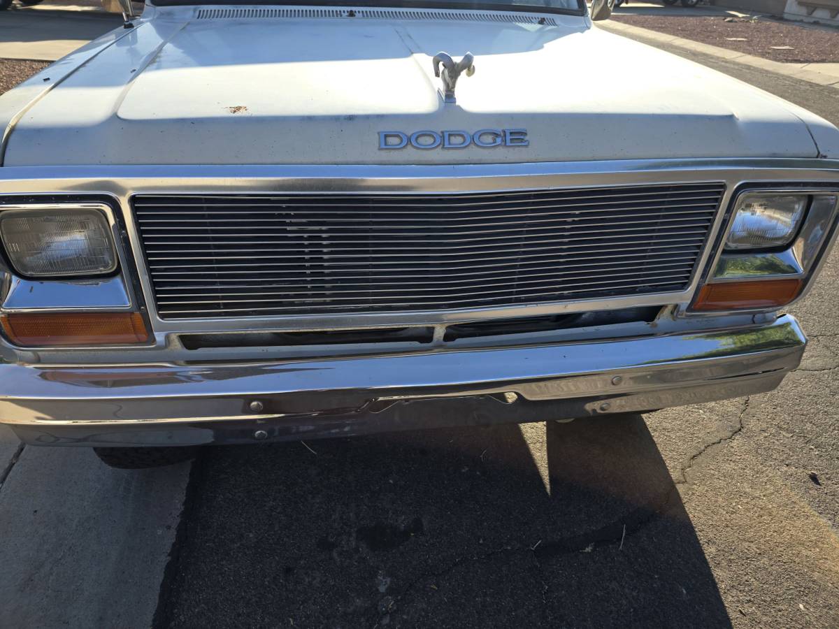 Dodge-w150-1984-white-6