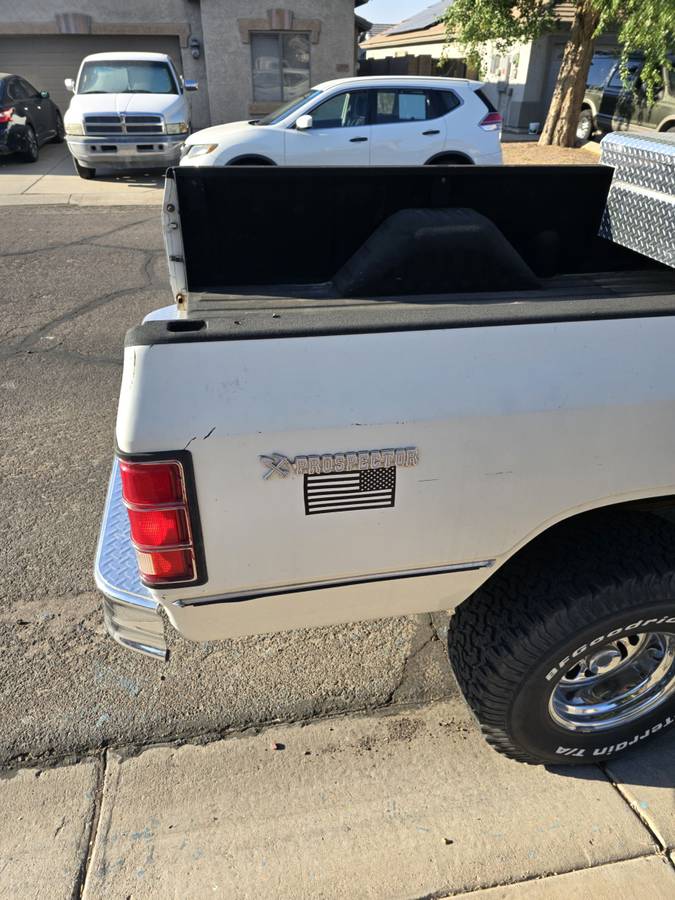 Dodge-w150-1984-white
