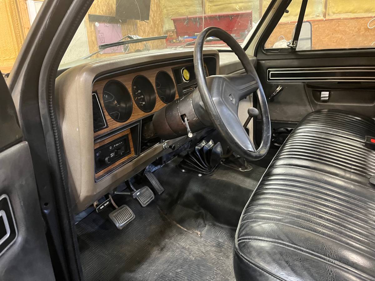 Dodge-w150-1985-black-7