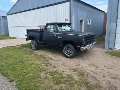 Dodge-w150-1985-black