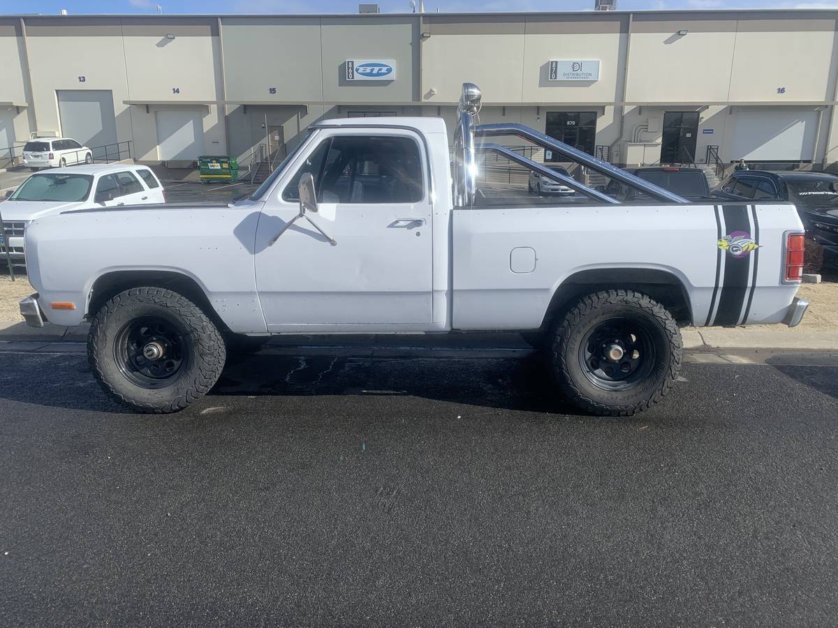Dodge-w150-1985-white-2