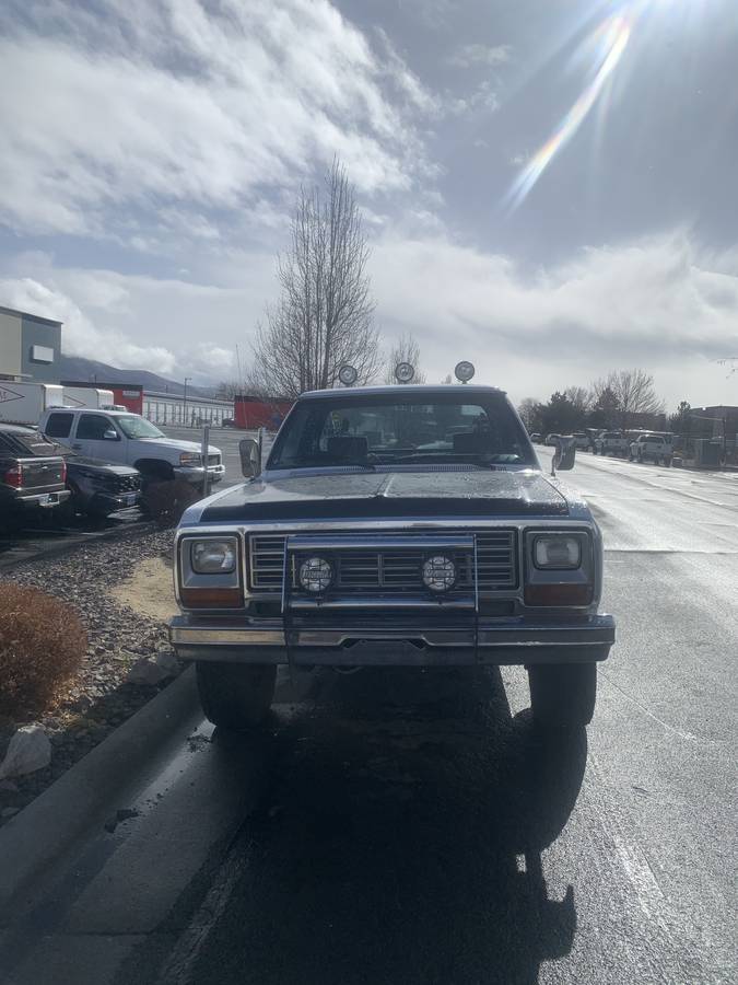 Dodge-w150-1985-white-3