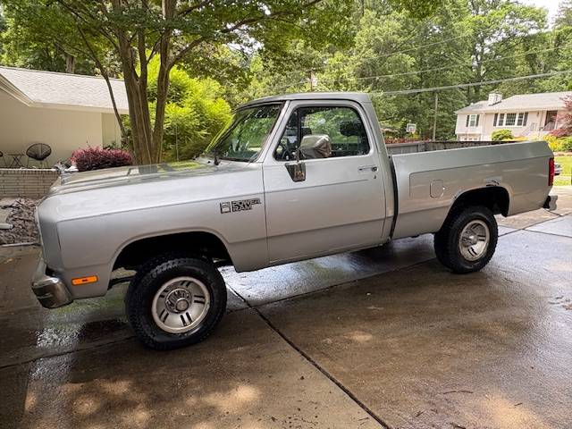 Dodge-w150-1990-silver-1
