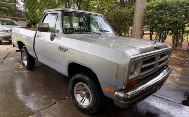 Dodge-w150-1990-silver