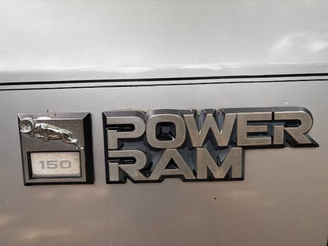 Dodge-w150-1990-silver-5