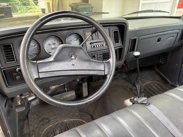 Dodge-w150-1990-silver-7