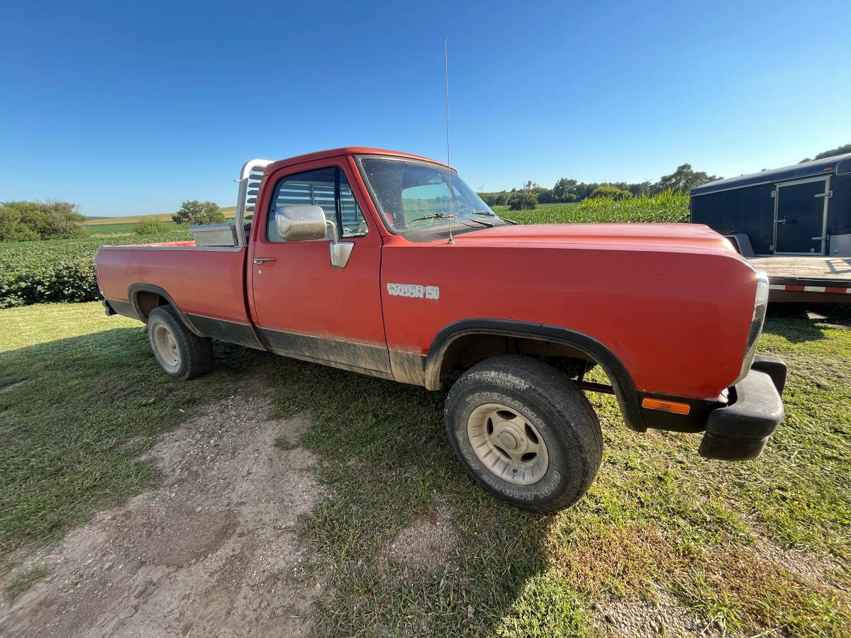 Dodge-w150-1991-red-1